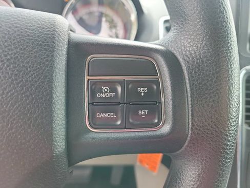 Used 2012 Dodge Grand Caravan SXT FWD image 17