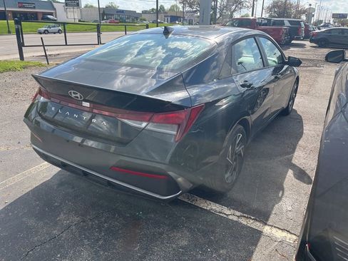 Certified 2025 Hyundai Elantra Sport FWD image 4