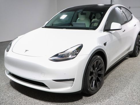 Used 2021 Tesla Model Y Long Range AWD/4WD image 26