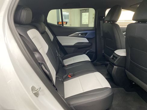 Used 2025 Chevrolet Equinox EV LT w/ Convenience Package image 17