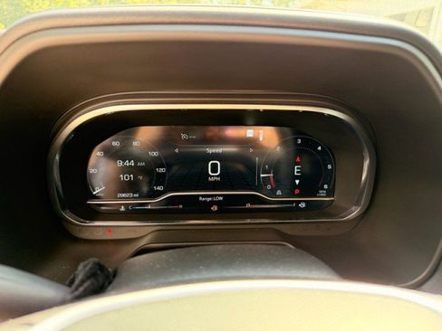 Used 2024 GMC Yukon SLT w/ SLT Luxury Package RWD image 15