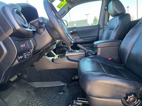 Used 2019 Toyota Tacoma TRD Off-Road image 24