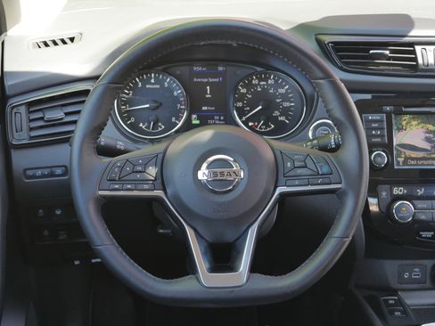 Used 2019 Nissan Rogue Sport SV w/ Technology Package AWD/4WD image 6