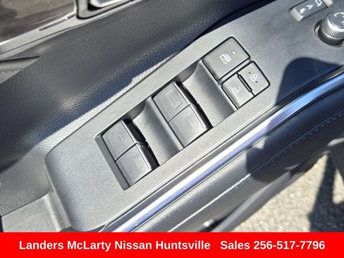 Used 2023 Toyota Highlander Platinum image 25