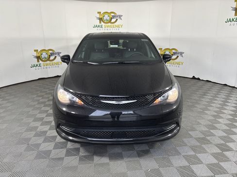 New 2025 Chrysler Voyager LX image 3