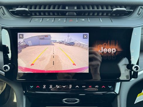 New 2026 Jeep Grand Cherokee Altitude image 19