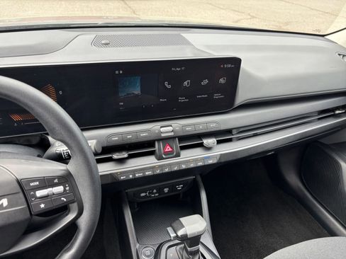 Used 2025 Kia K4 LXS image 17