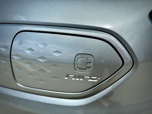 Used 2022 Kia Niro EX Premium FWD image 16