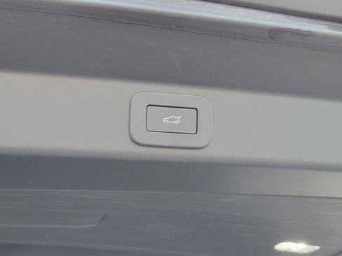 Used 2025 Land Rover Range Rover Sport SE image 13