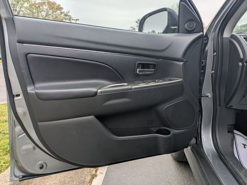 Used 2025 Mitsubishi Outlander Sport SE AWD/4WD image 10