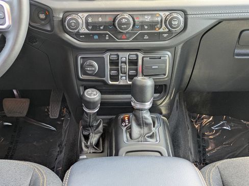 Used 2025 Jeep Wrangler Unlimited Sahara w/ Safety Group AWD/4WD image 20