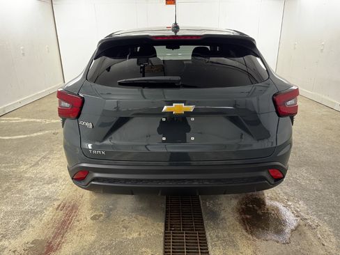 Used 2025 Chevrolet Trax LS image 7