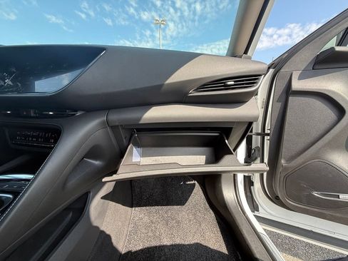 Used 2023 Buick Envision Avenir FWD image 31