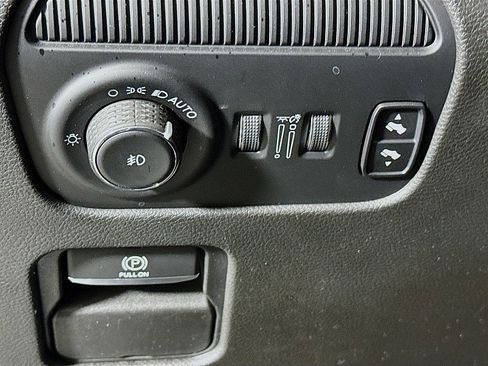 Used 2023 Jeep Wagoneer L Series III w/ Preferred Equipment Group image 10