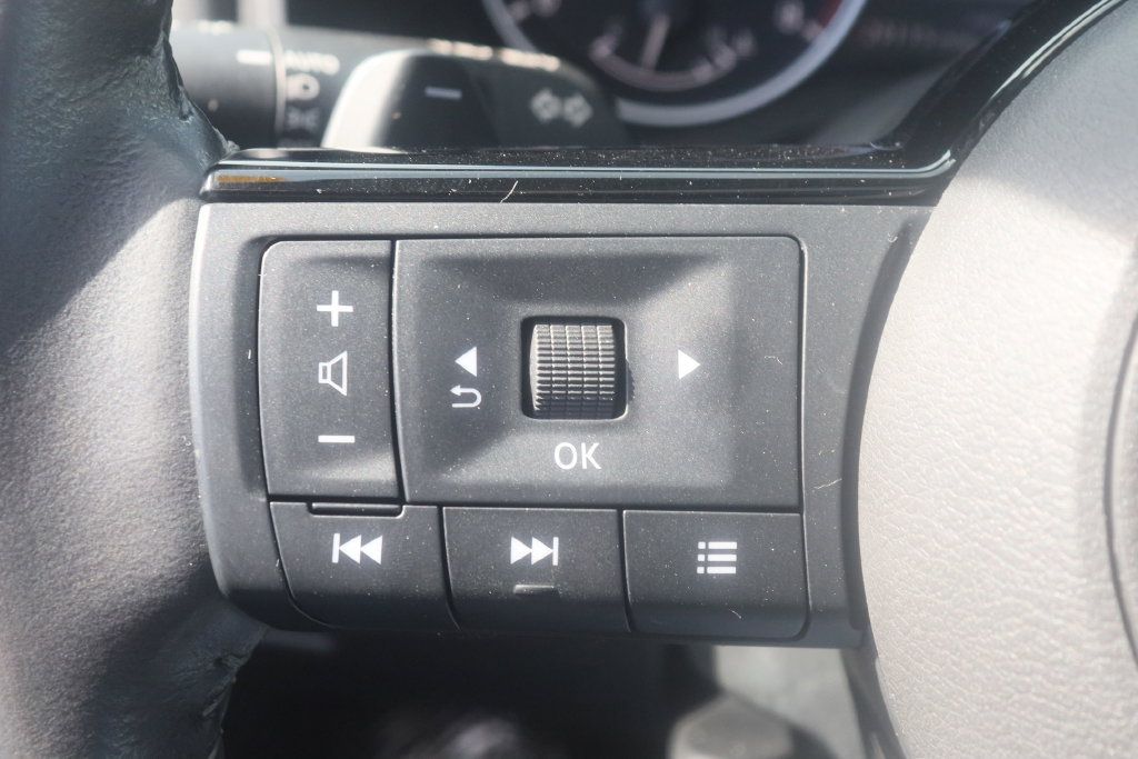 Used 2023 Nissan Rogue SV w/ SV Premium B Package AWD/4WD image 11