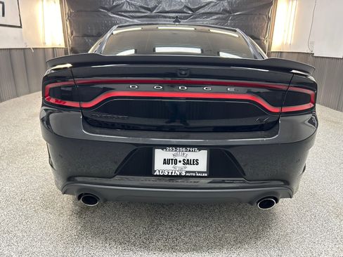 Used 2019 Dodge Charger R/T w/ Plus Group RWD image 5