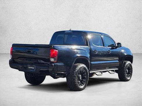 Used 2019 Toyota Tacoma TRD Sport image 5