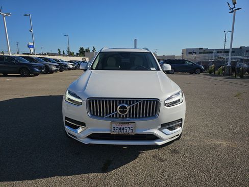 Used 2023 Volvo XC90 T8 Ultimate w/ Lounge Package AWD/4WD image 9