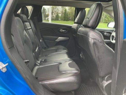 Used 2018 Jeep Cherokee Trailhawk w/ Comfort & Convenience Group AWD/4WD image 25