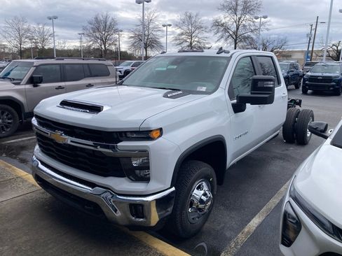 New 2026 Chevrolet Silverado 3500 LT w/ Convenience Package AWD/4WD image 2