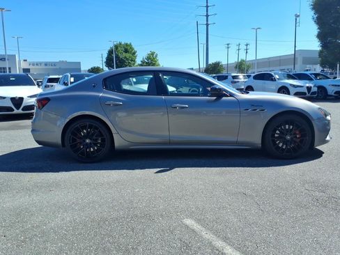 Used 2022 Maserati Ghibli Modena RWD image 11