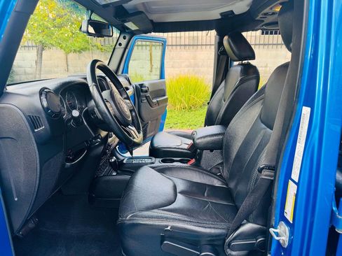 Used 2014 Jeep Wrangler Unlimited Sahara image 9