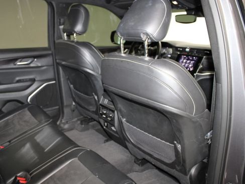Used 2022 Jeep Grand Cherokee Altitude RWD image 28