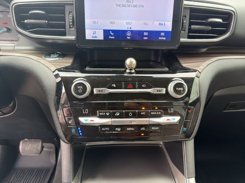 Used 2021 Ford Explorer Limited w/ Equipment Group 301A RWD image 28