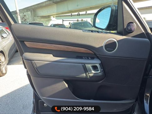 Used 2017 Land Rover Discovery HSE image 17
