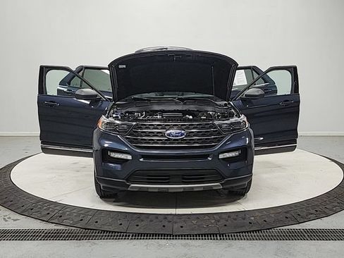Used 2022 Ford Explorer XLT w/ Equipment Group 202A AWD/4WD image 10