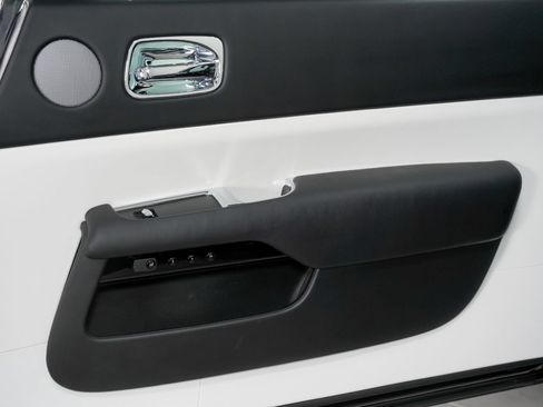 Used 2017 Rolls-Royce Wraith RWD image 25