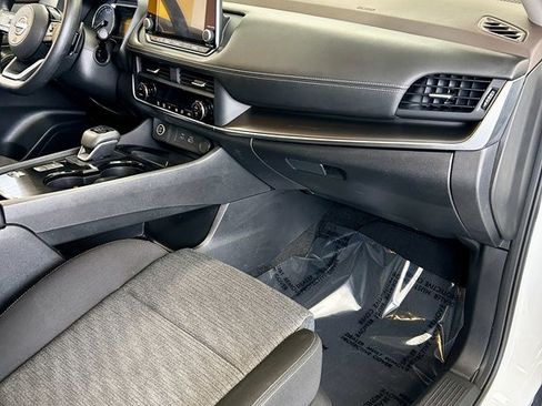 Used 2023 Nissan Rogue SV image 12