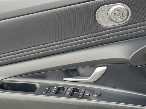 Certified 2023 Hyundai Elantra Limited FWD image 13