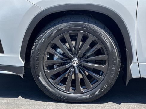 Certified 2024 Toyota Highlander XSE FWD image 36