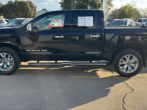 Used 2020 Nissan Titan SL w/ Moonroof Package image 4