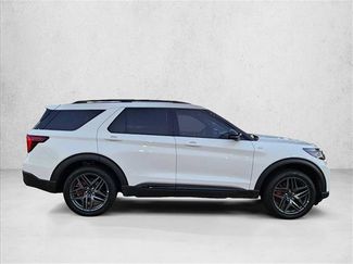 Used 2025 Ford Explorer ST-Line w/ Premium Package AWD/4WD video 4