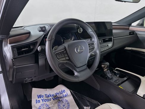 Certified 2025 Lexus ES 350 w/ Premium Package image 9