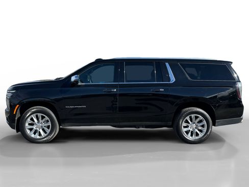 Used 2025 Chevrolet Suburban Premier AWD/4WD image 2