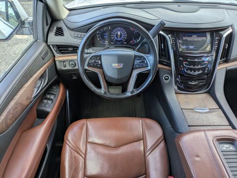 Used 2020 Cadillac Escalade ESV Premium Luxury AWD/4WD image 20