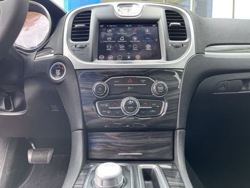 Used 2022 Chrysler 300 Touring image 26