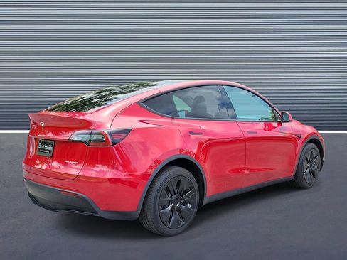 Used 2022 Tesla Model Y Long Range AWD/4WD image 3