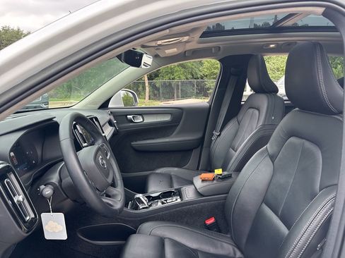 Used 2023 Volvo XC40 B5 Plus w/ Driver Assist Package AWD/4WD image 17