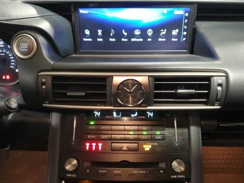 Used 2018 Lexus IS 300 AWD image 18