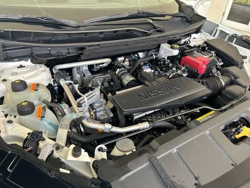 Used 2024 Nissan Rogue S FWD image 12