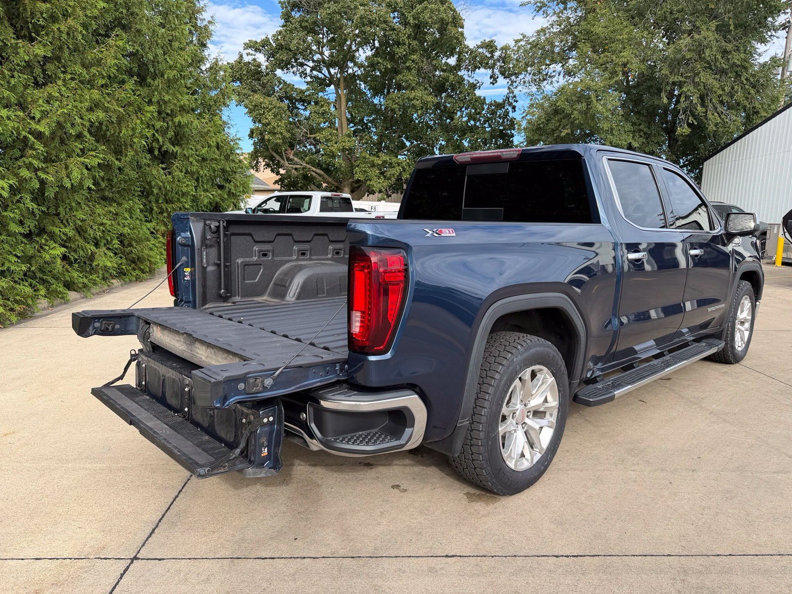 Used 2021 GMC Sierra 1500 SLT w/ SLT Premium Plus Package AWD/4WD image 34