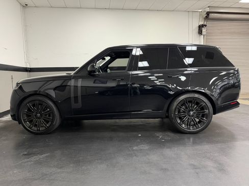 Used 2025 Land Rover Range Rover SE AWD/4WD image 9
