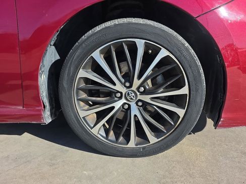 Used 2018 Toyota Camry SE w/ Moonroof Package image 31