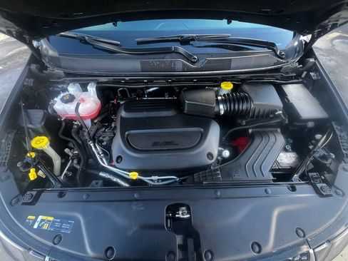 Used 2023 Chrysler Pacifica Touring-L FWD image 13