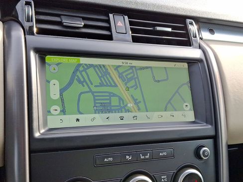 Used 2020 Land Rover Discovery Landmark image 22