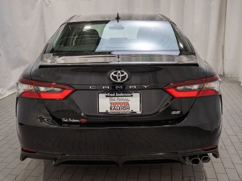 Used 2023 Toyota Camry SE image 4